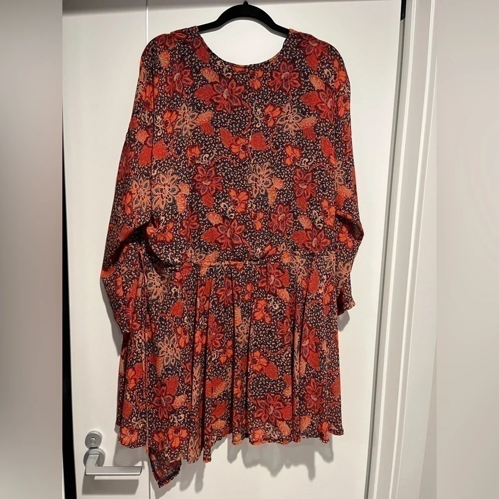 Free People‎ Women's Large Mini Dress Surplice Long Sleeve Floral Print Red Boho - Picture 4 of 5